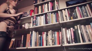 skye anal solo 2