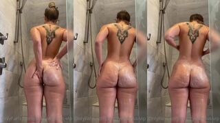 Realitywithriss/ stallionshit naked shower onlyfans
