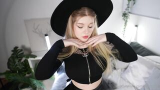 alexislusttt snowbunny witch fucks bbc dildo