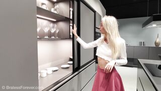 Bralessforever_Bernie - Bernie Goes Shopping