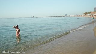 Bitchinbubba_Cris - Her First Time Nude at the Beach