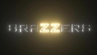 Chloe Foxxe & Elly Clutch - Elvish E-Girl Elly