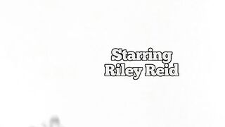 Slutty Riley Reid enjoys a bukkake show with lots of cum on face