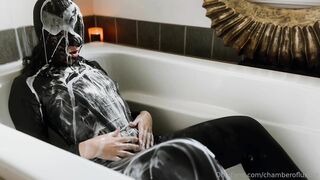 ChamberOfLuxure: Cum bath