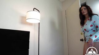 Scarlett Venom Curvy Stepsis Seduces You in Her Sexy Pajamas