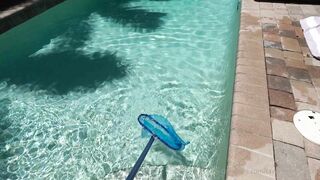 Ambie Bambie - I Sucked The Pool Boy Off In Front Of @vipdanielle