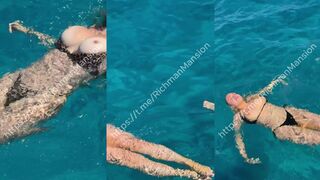 Katharina Amalia & Alexisshv naked in pool