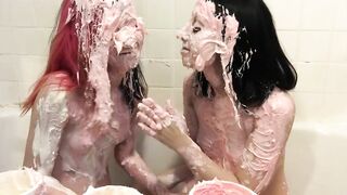Daphne dare and Alaska Zade Play with Frosting