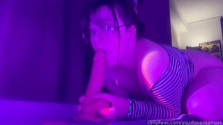 yourmomsmsarsbar dildo blowjob ppv