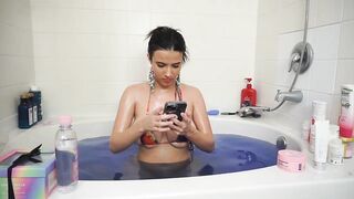 Strawberrytabby hot tub Livestream