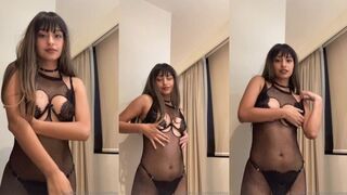 chocolatitaa fishnet STRIP TEASE